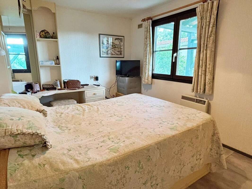 Maison à ROQUEBRUNE-SUR-ARGENS