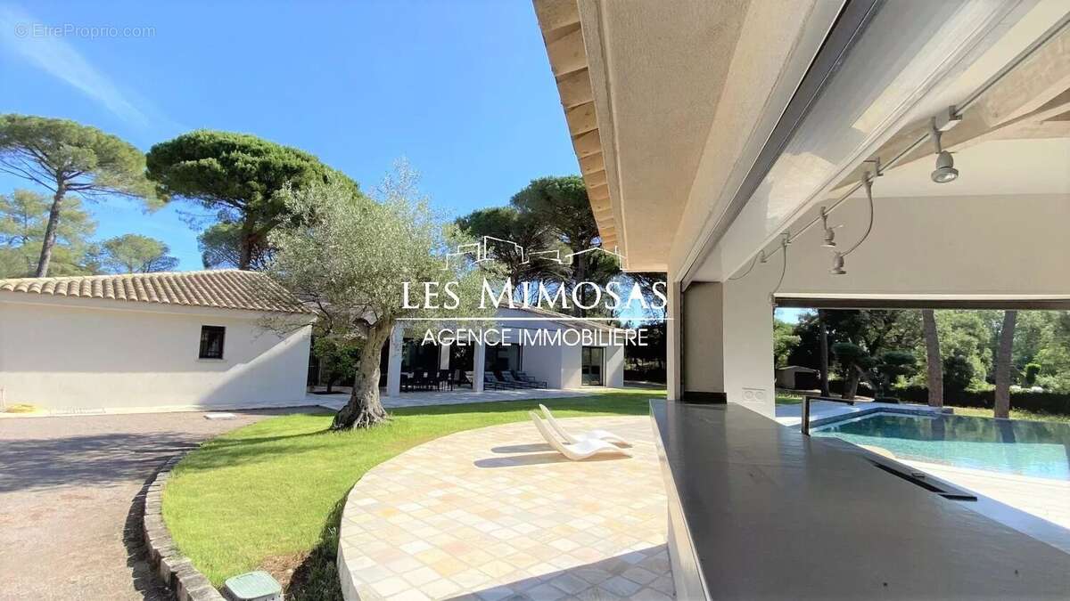 Maison à ROQUEBRUNE-SUR-ARGENS