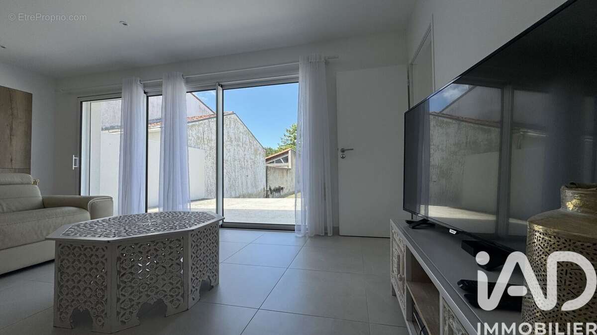 Maison 150 m² à Rochefort  - photo 2