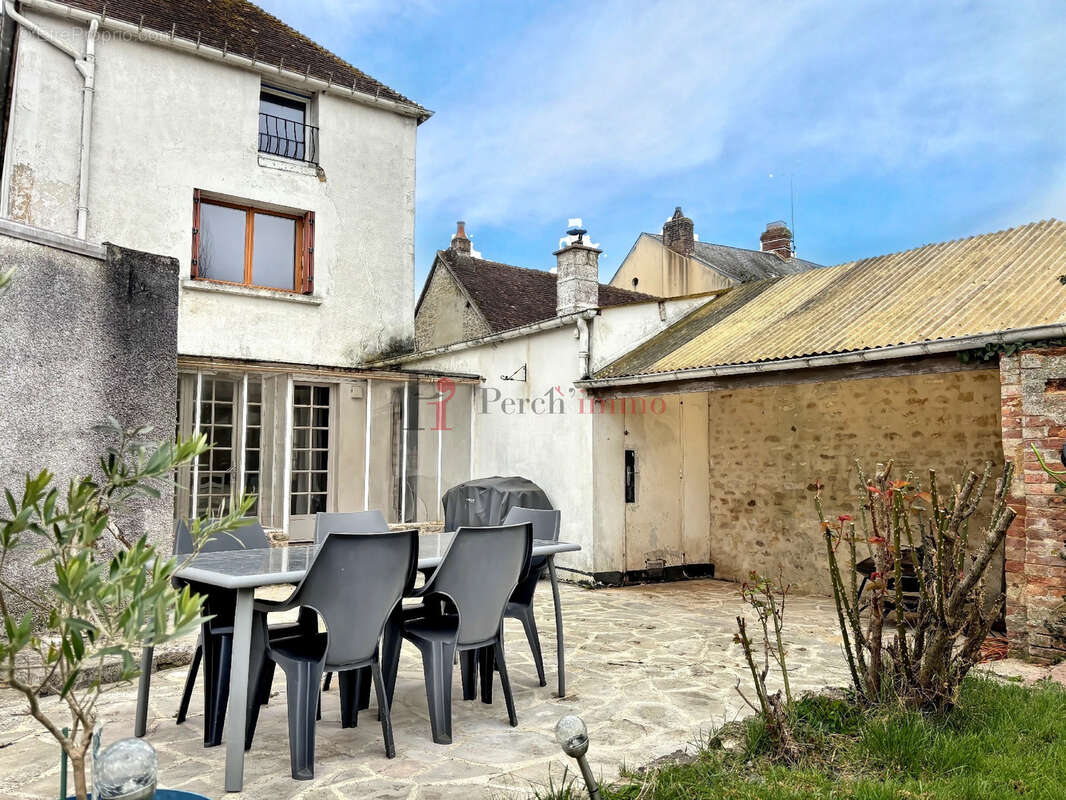 Entre LE MELE et ALENCON - Maison de bourg avec jardin bordé par une rivière - photo 8