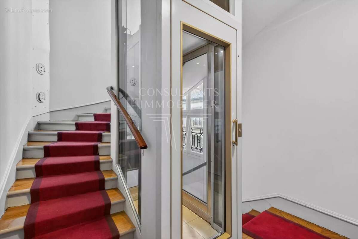 Appartement à PARIS-17E