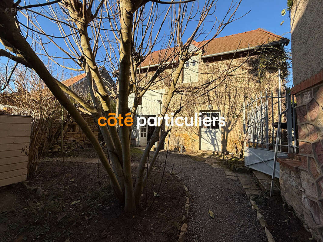 Maison à SAINT-AMAND-MONTROND