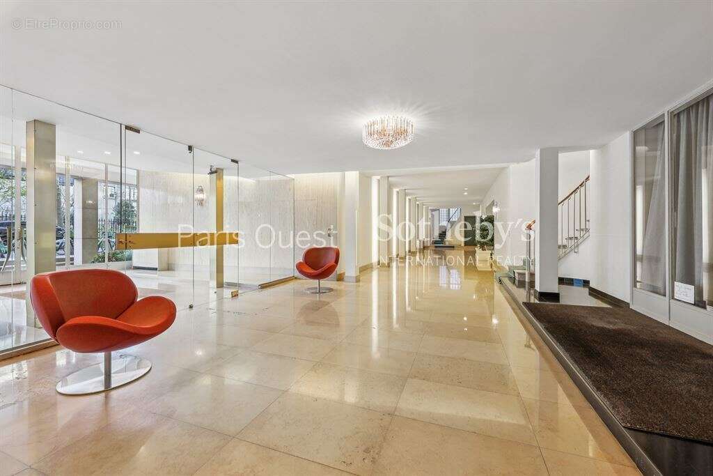 Appartement à PARIS-16E