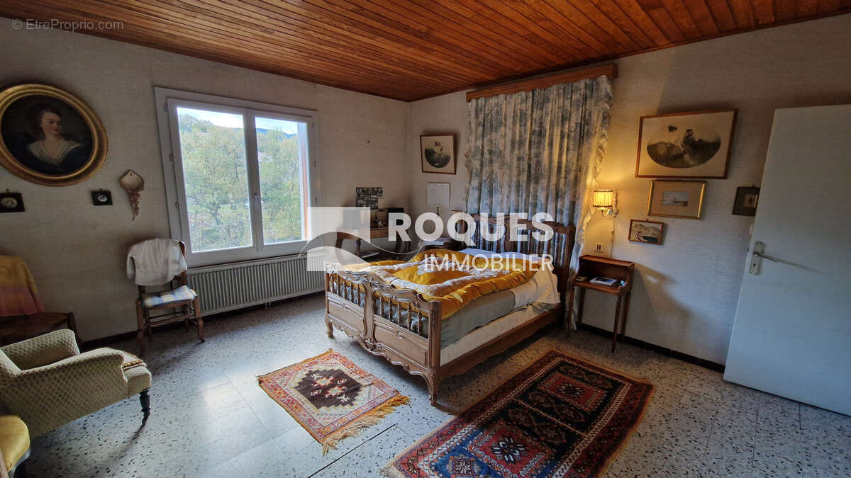 A VENDRE, proche Lodève, ensemble immobilier en pierre d'une surface totale de 995 m2 sur 3008 m2 de terrain - photo 9