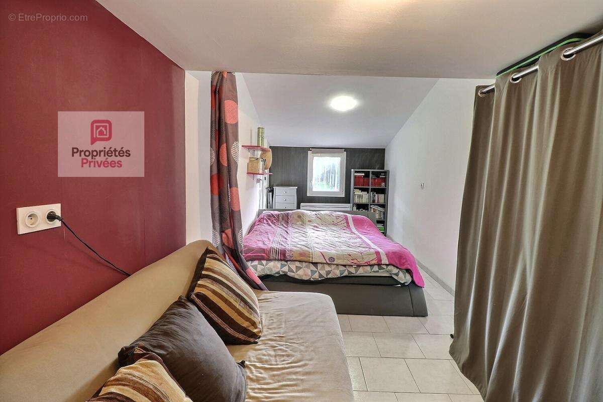Maison 5 pièces de 106 m2 - 4 chambres - Garage - Terrasse plein sud - 3 places privatives dans la propriété -cabanon de jardin- - photo 7