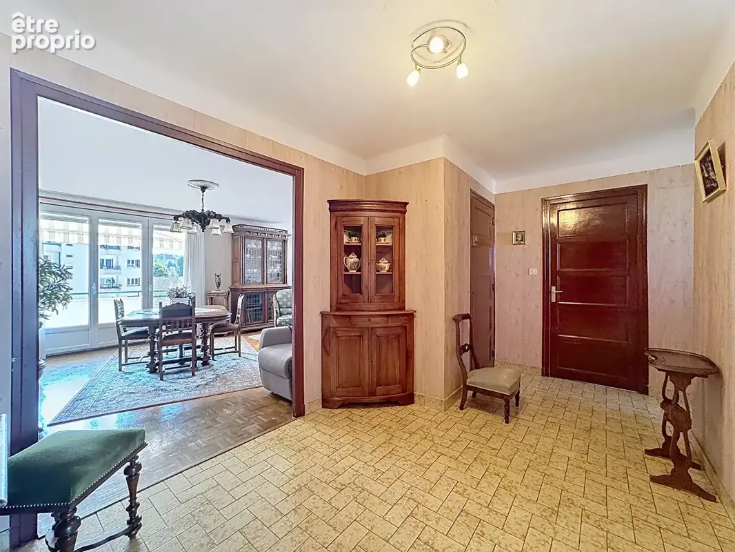 Appartement traversant de 82,64 m² - Dernier étage - À rénover selon vos envies - photo 9