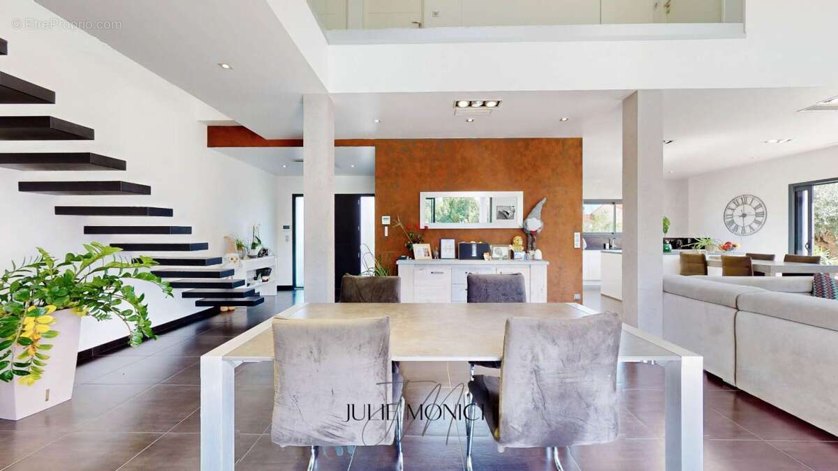 Maison à SAINT-GENIS-DES-FONTAINES