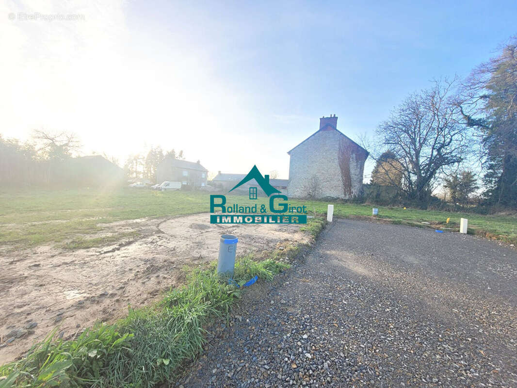 Terrain à SAINT-AUBIN-DU-CORMIER