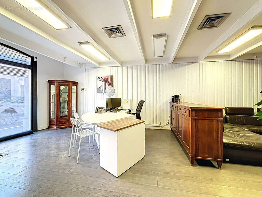 Commerce à CASTELNAU-LE-LEZ