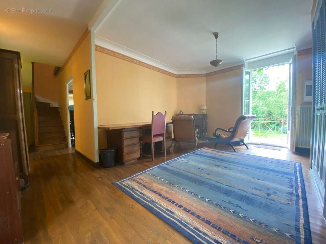 Maison à MONTREUIL-BONNIN