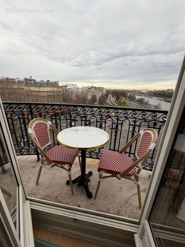 Appartement à PARIS-16E