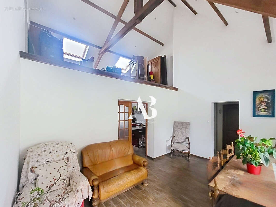 Maison familiale 7 pièces, 204 m2 sur un magnifique terrain de plus de 4 000 m2 - photo 3