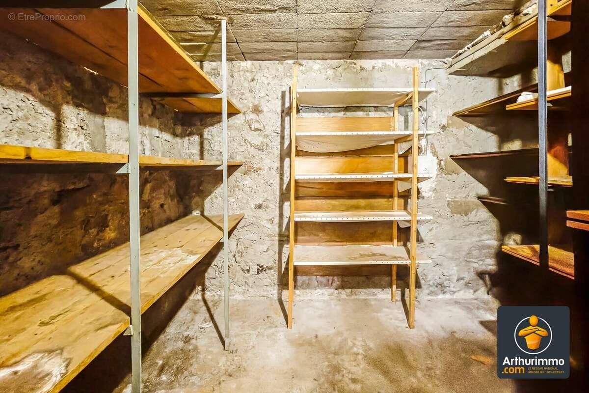« Maison de village familiale avec terrasse, véranda, combles aménageables et double garage » - photo 4