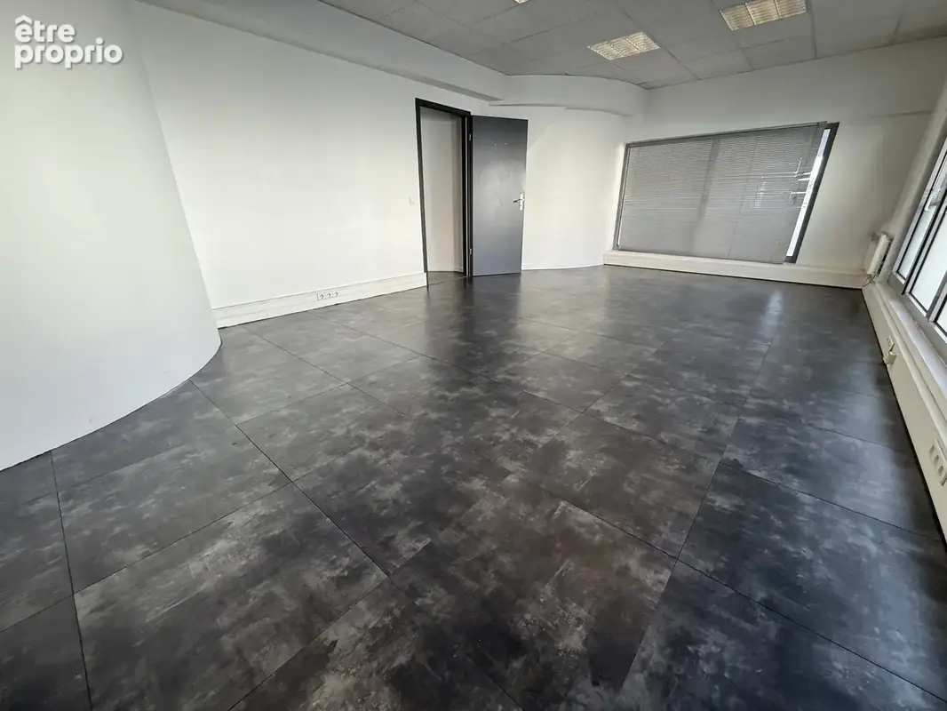 Forbach centre-ville   grand f6 de 187 m2   ascenseur   2 parkings   possibilité 2 logements - photo 7
