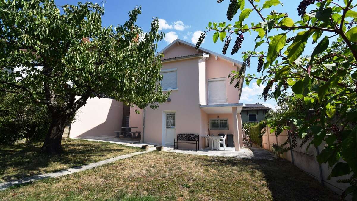 À VENDRE - Quartier des Garets - Maison 130 m² avec garage et jardin. - photo 2