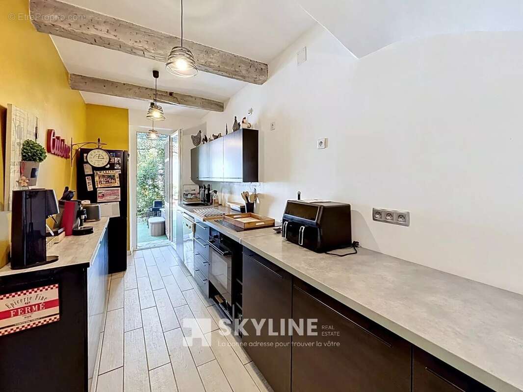 Appartement à MARSEILLE-4E