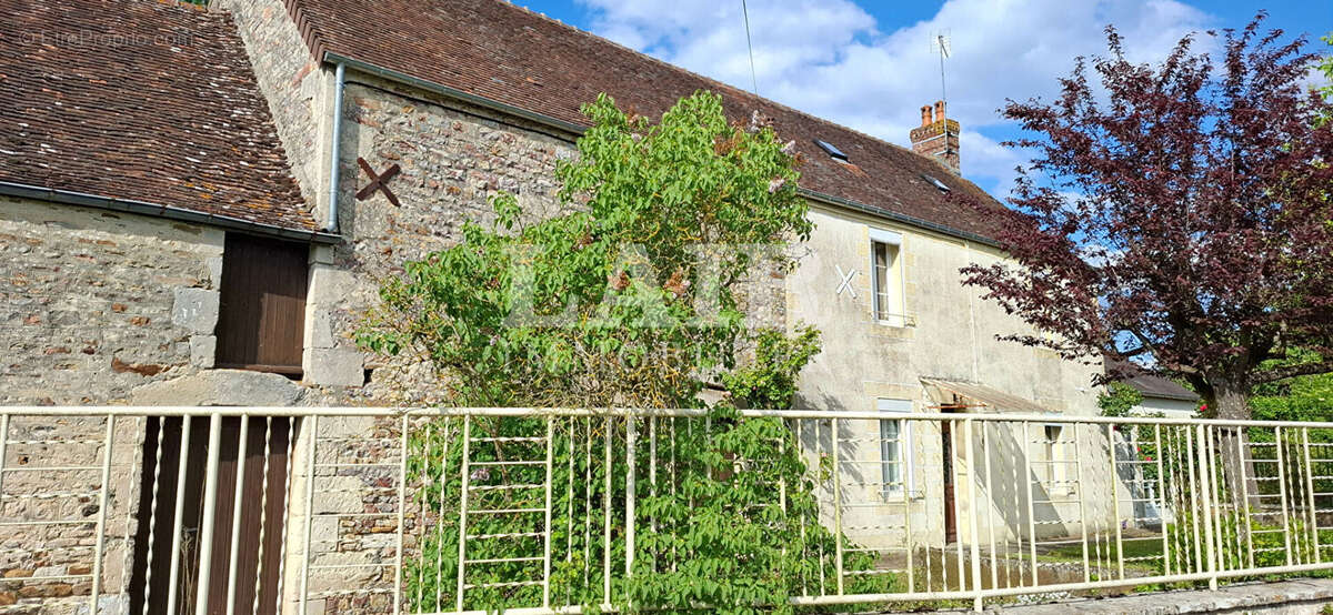 Maison à MONTMERREI