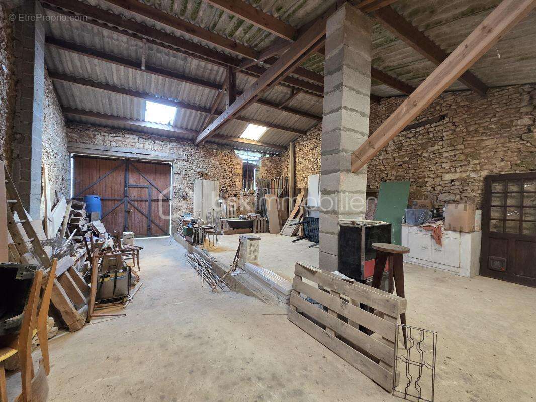 Maison en pierre à rénover au calme - photo 10