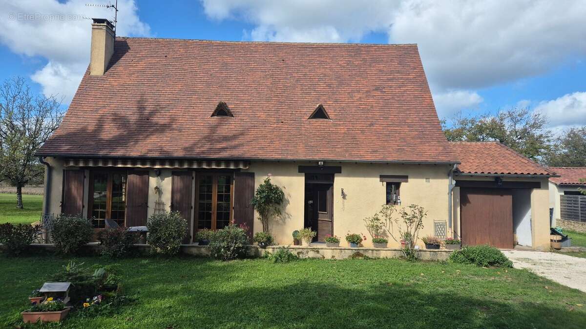 Maison à MEYRALS