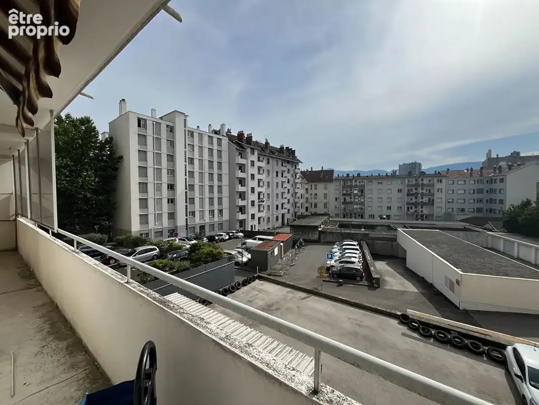 T3 Chambéry centre traversant avec grand balcon et une très belle luminosité - photo 9