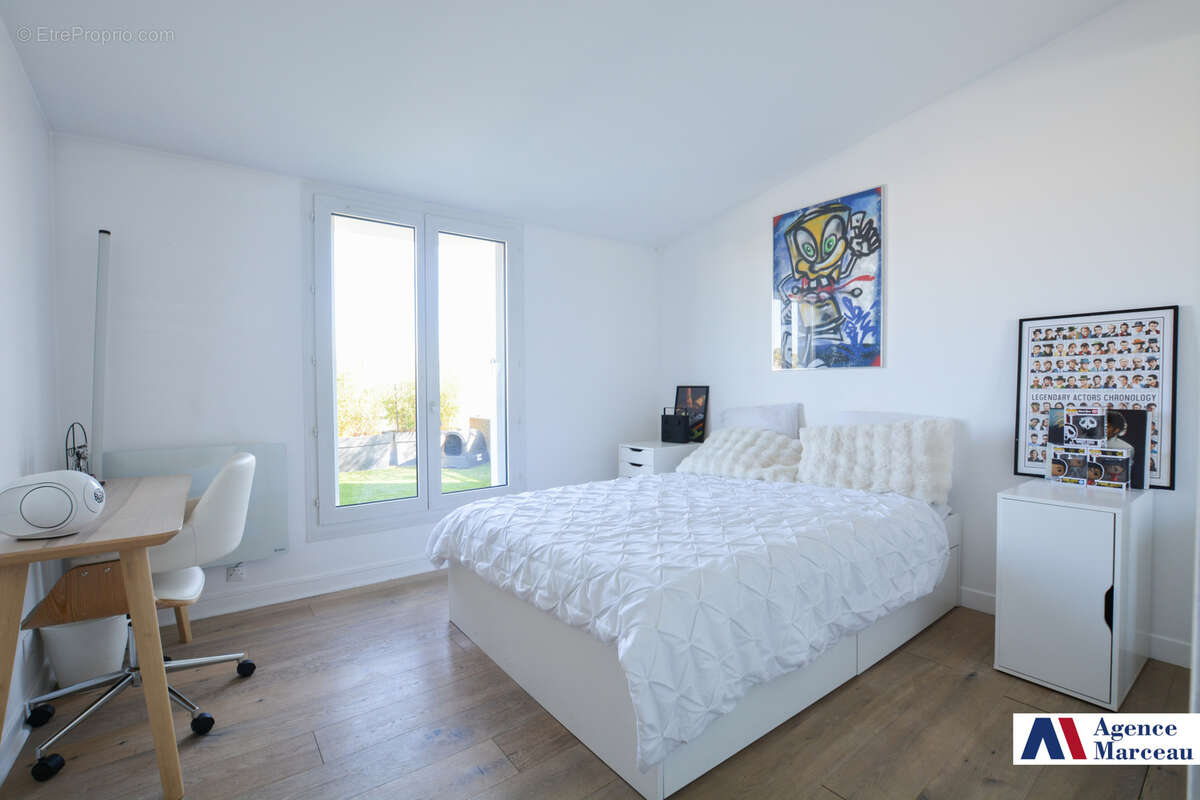 Appartement à COURBEVOIE