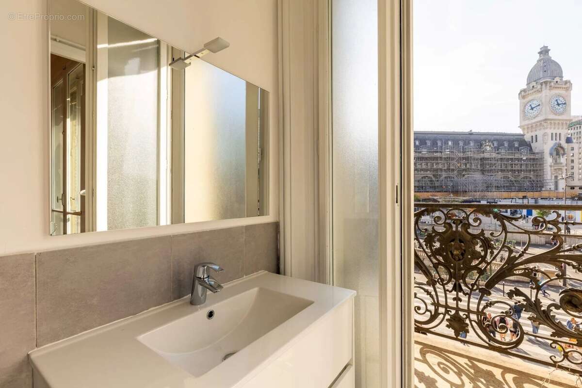 Appartement à PARIS-12E