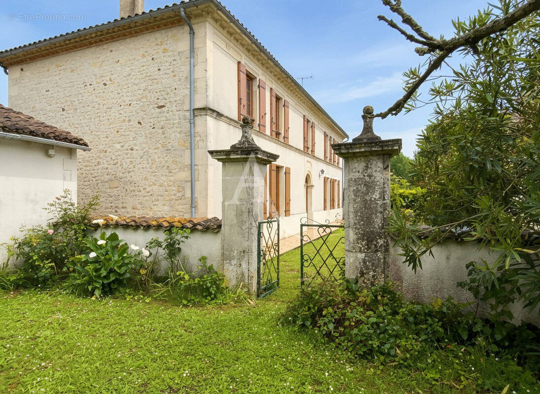 Maison à MIRAMBEAU