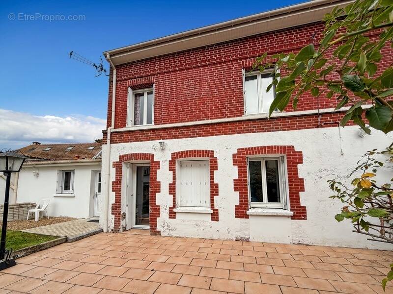 Maison à SAINT-ETIENNE-DU-ROUVRAY