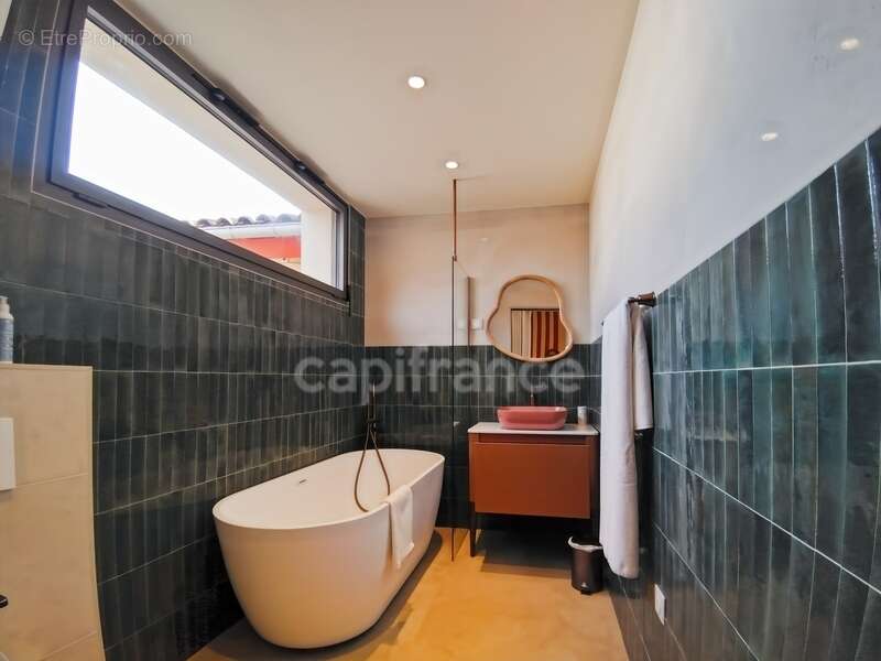 Commerce à AIGUES-MORTES