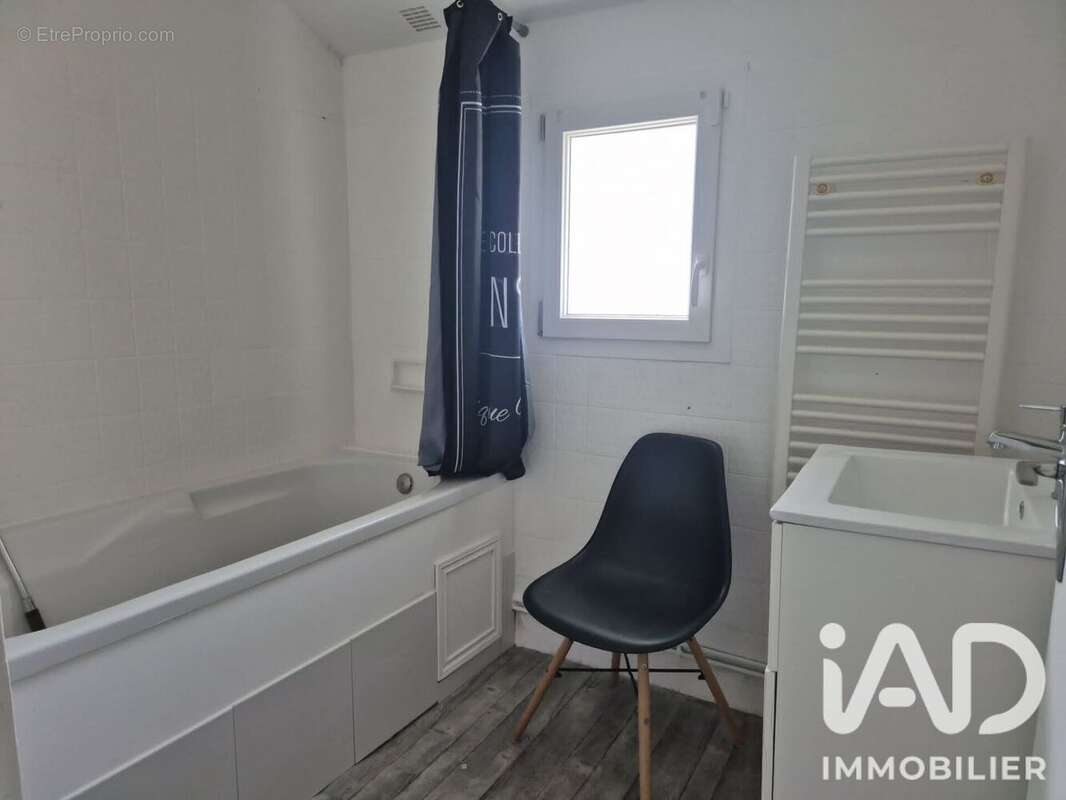 Maison 91 m² à Savigne  - photo 8