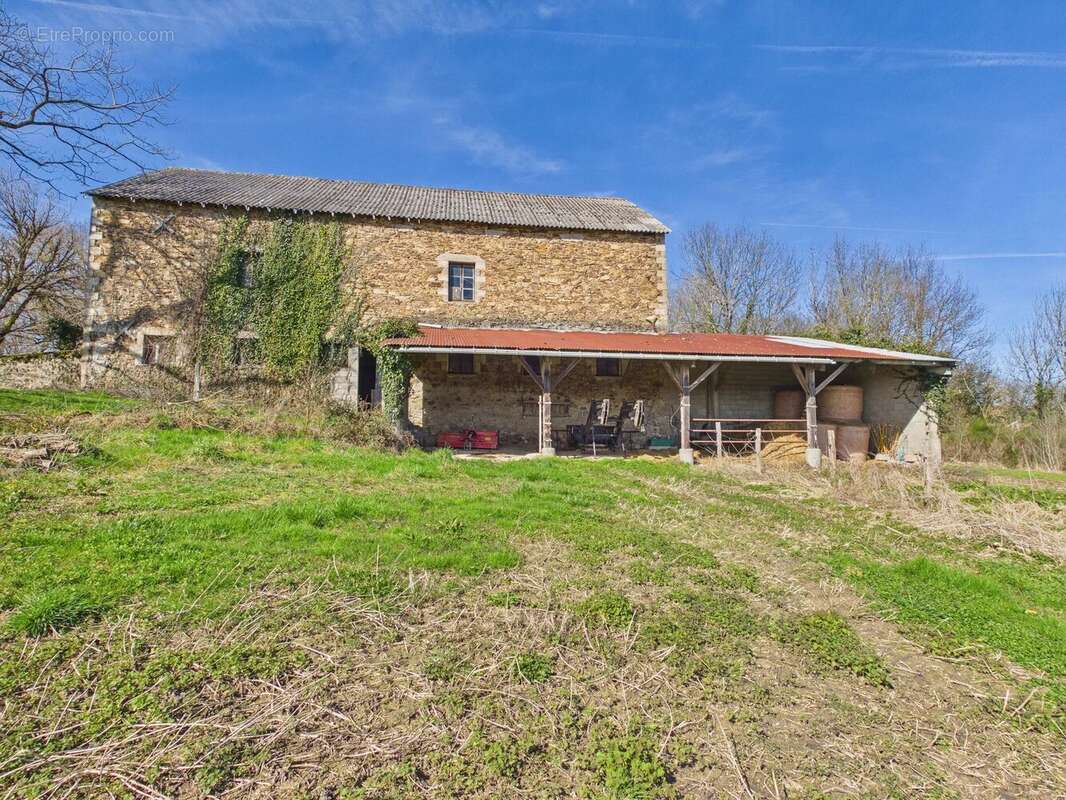 Maison à LA SALVETAT-PEYRALES