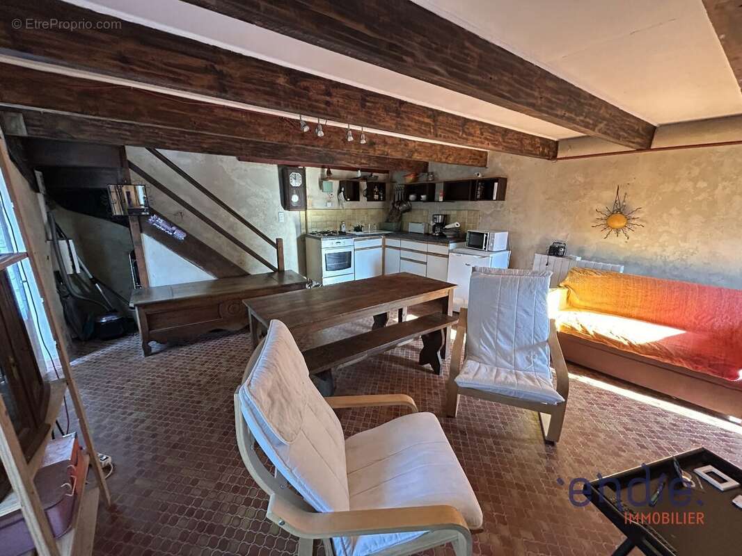 Maison en pierre au cur du bourg de Saint-Évarzec  beau potentiel - photo 3