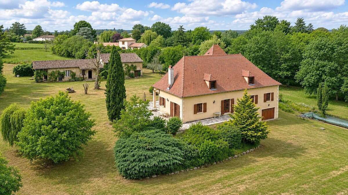 Maison à LAUZUN