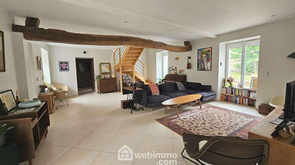 Un séjour très lumineux de 42 m².