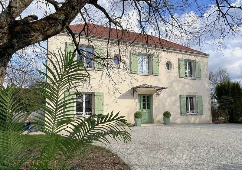 Maison à SAINT-JEAN-DE-BRAYE