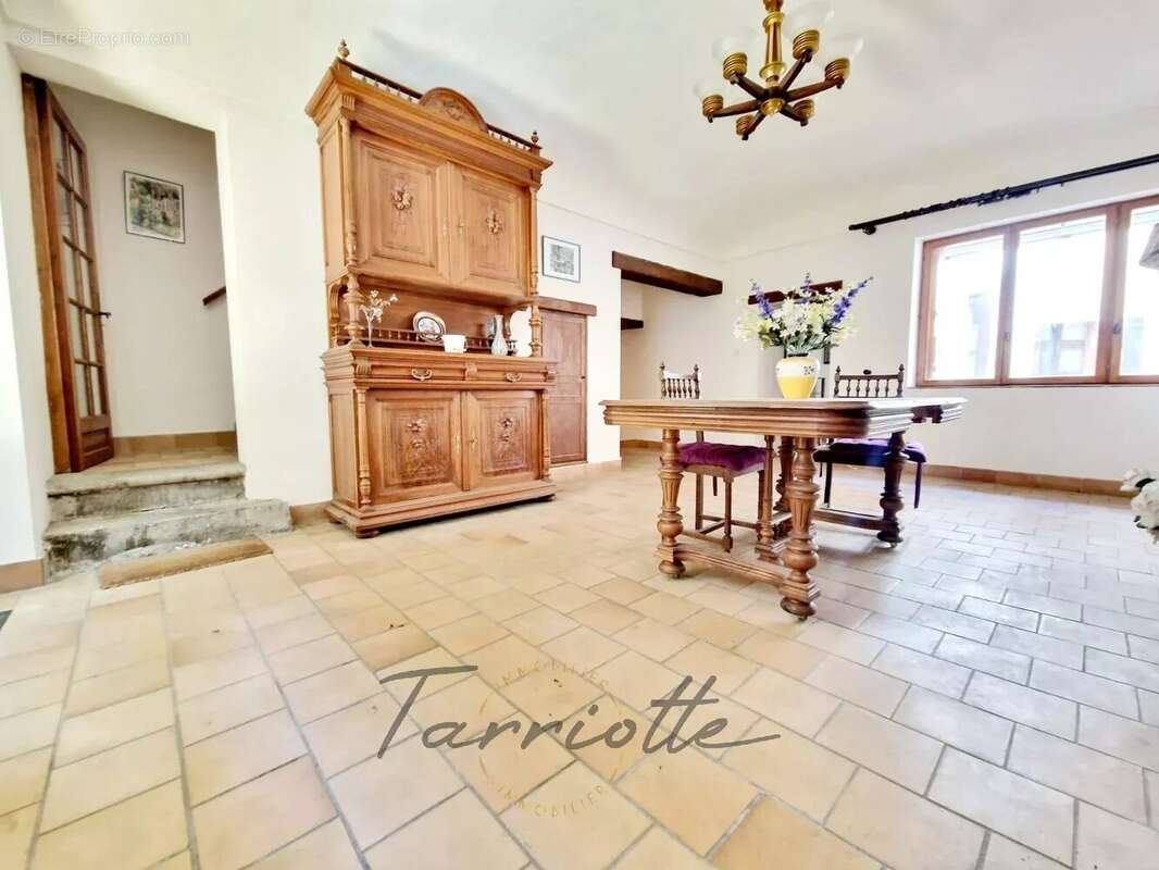 Appartement à ROCHEMAURE