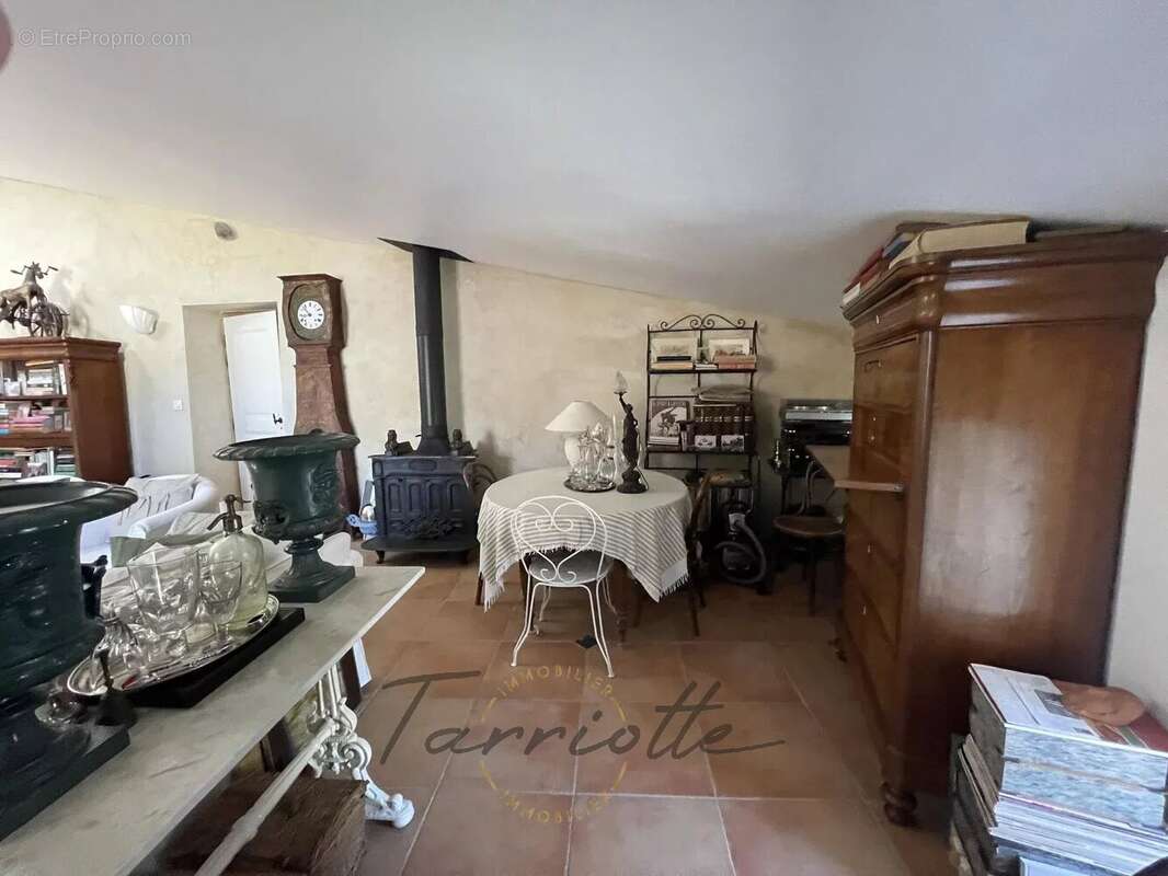 Maison à ALBA-LA-ROMAINE