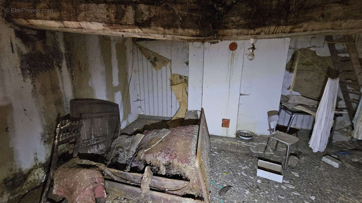 Maison à LASSAY-LES-CHATEAUX