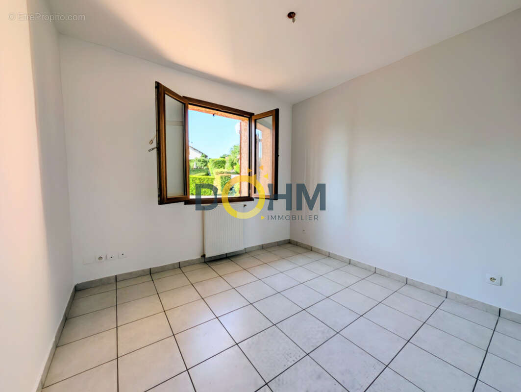 A vendre ! maison de type 4 avec garage sur un terrain 366 m2 - photo 7