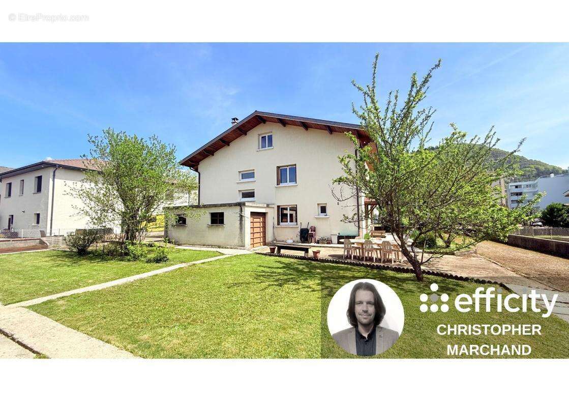 Maison à MONTREAL-LA-CLUSE