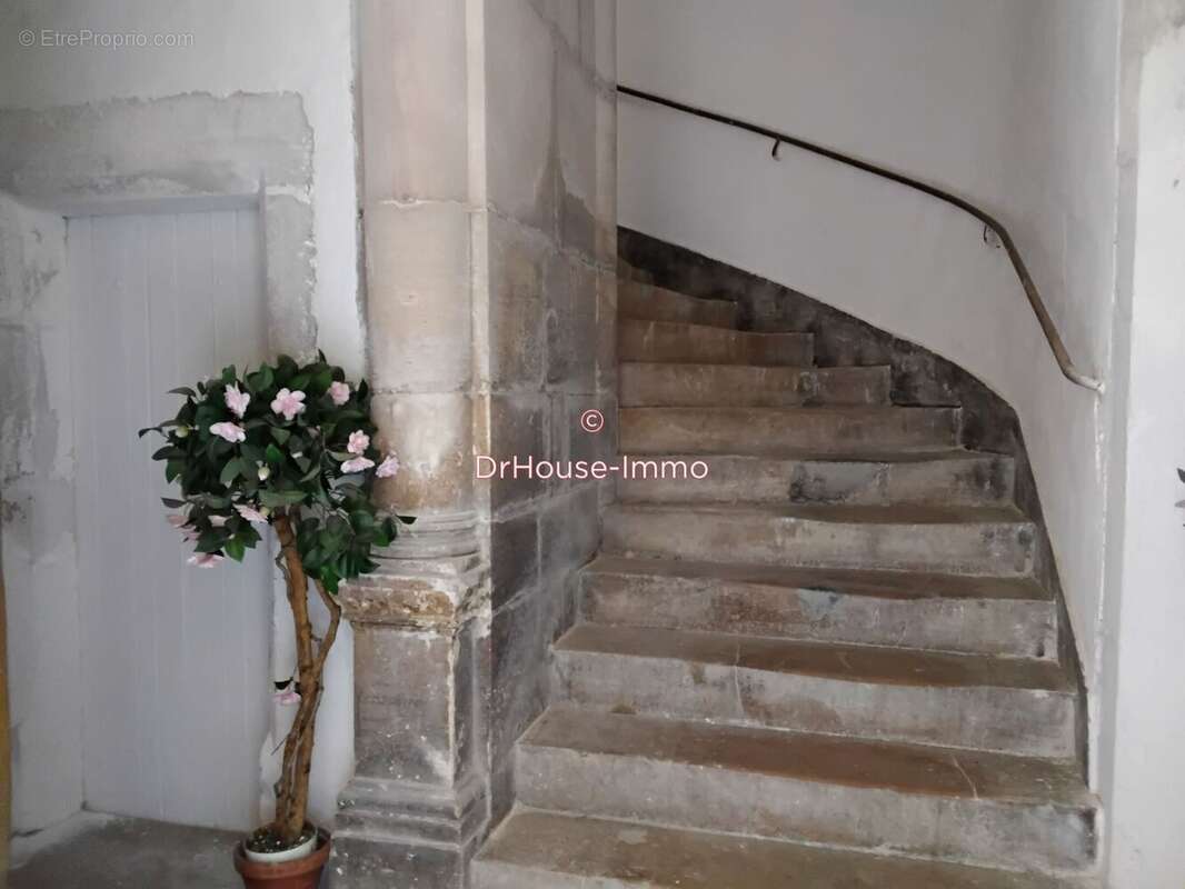Appartement 420 m² à Villefranche-De-Rouergue  - photo 12
