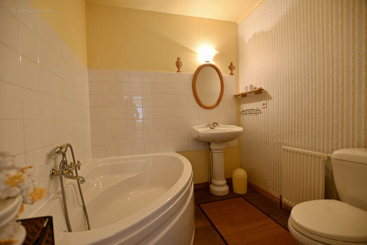 Maison à NEUFFONTAINES