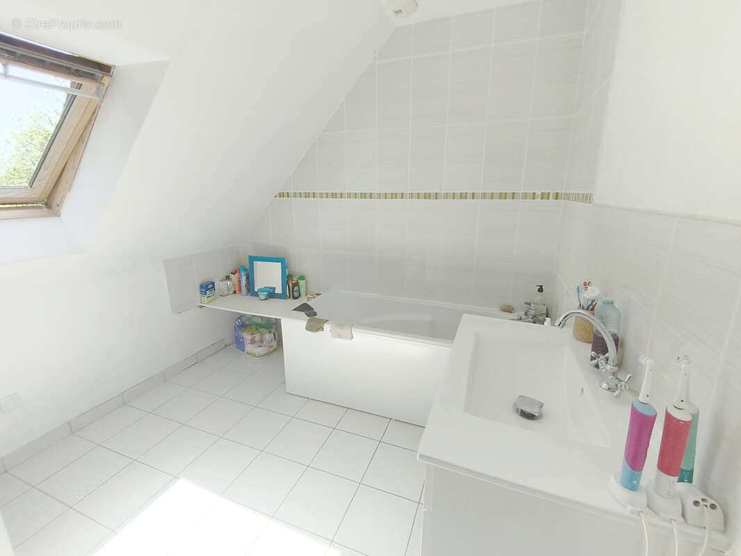 Pavillon recent 4 chambres et garage - photo 9