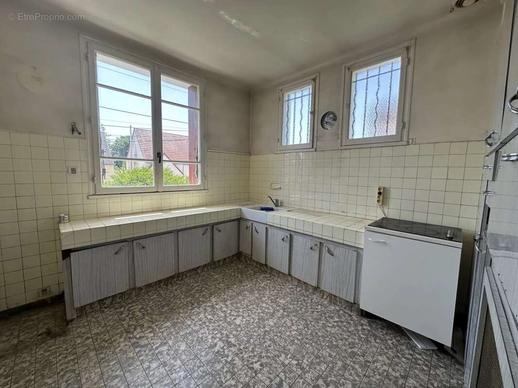 Maison à LE MESNIL-SAINT-DENIS