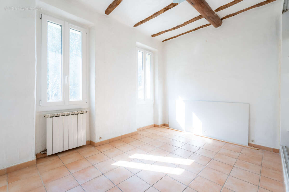 Maison à SIMIANE-COLLONGUE