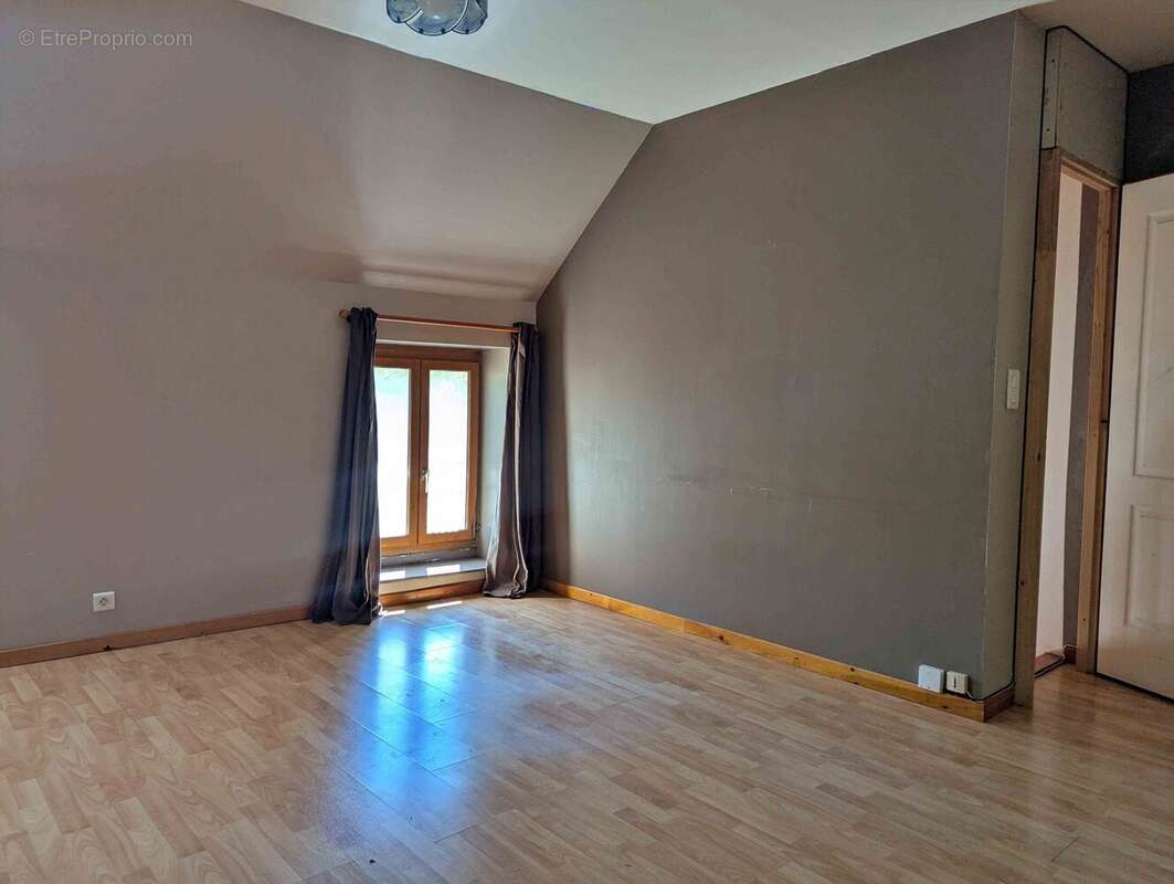 chambre à l\'étage à Bazarnes - Maison à BAZARNES