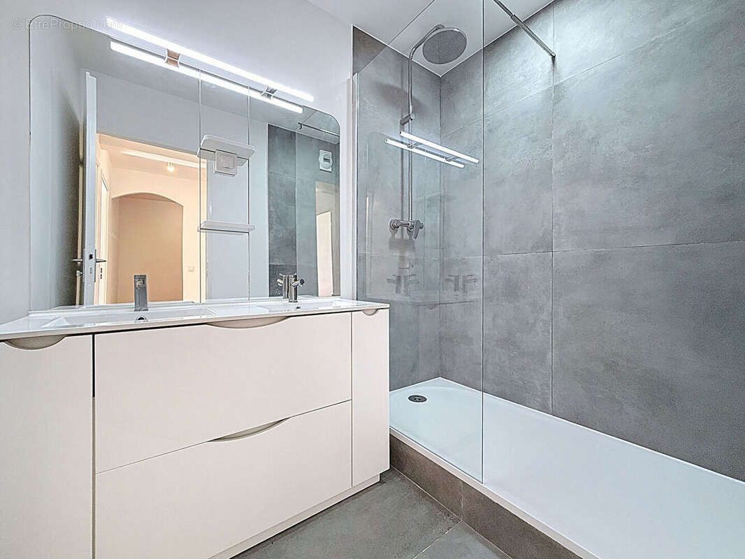 Appartement à VALBONNE