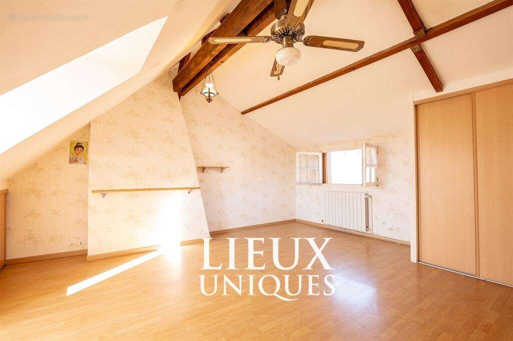 Maison à AZE