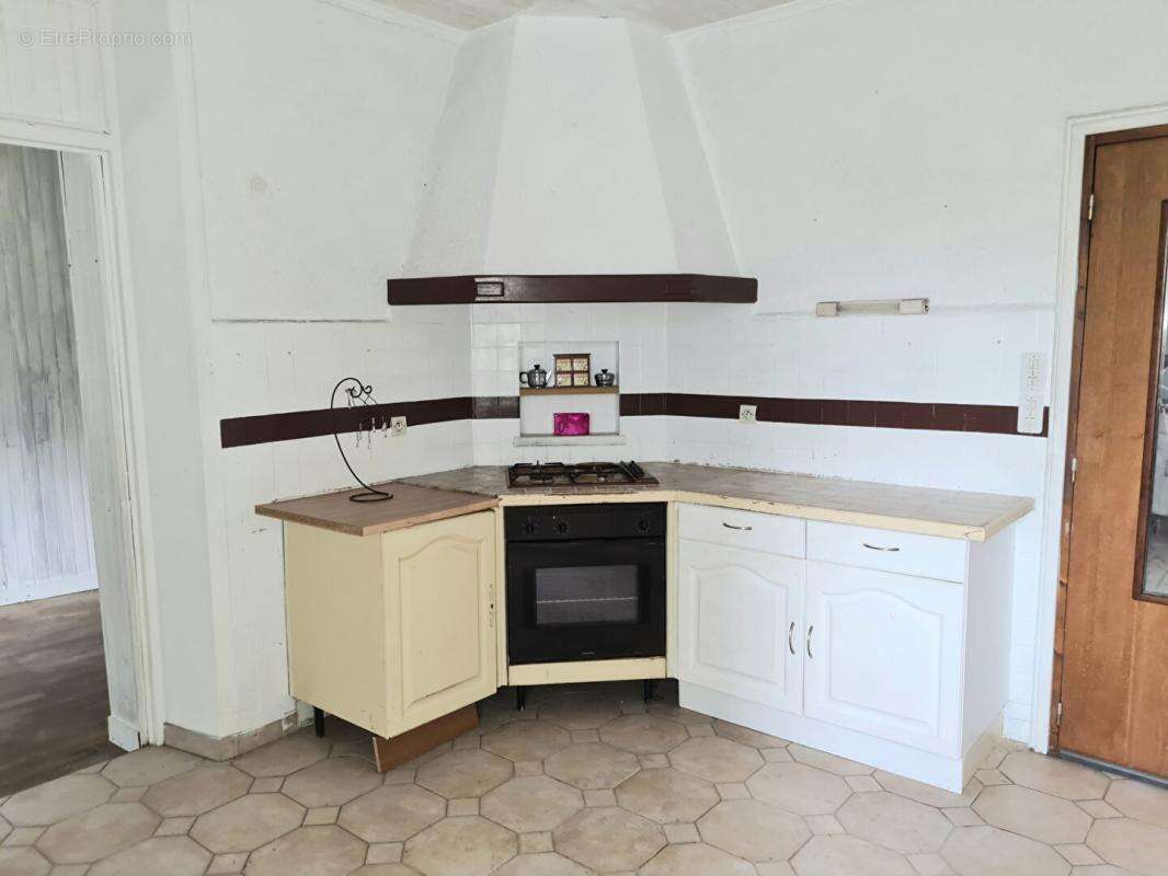 Exclusivité - Le Croisty - Maison de 135.36 m2 - 6 pièces - 3 chambres  -  Jardinet 20 m2 - Prix 125.000 - photo 2