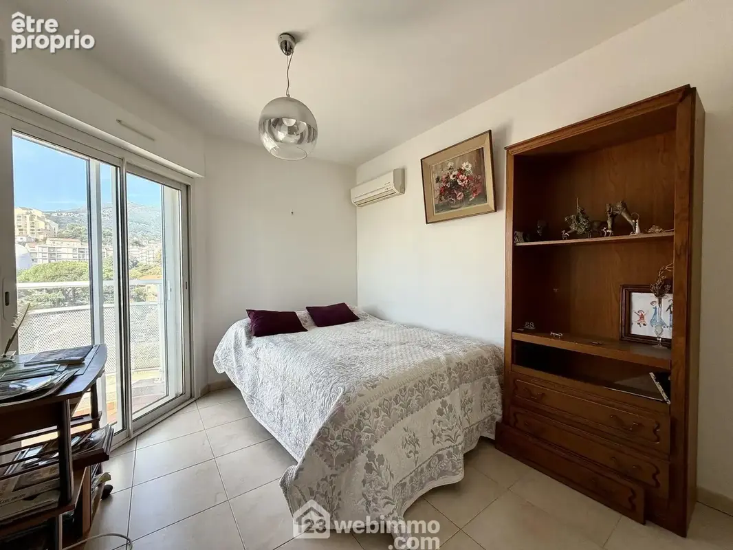 Chambre n°3 de 12 m2 climatisée